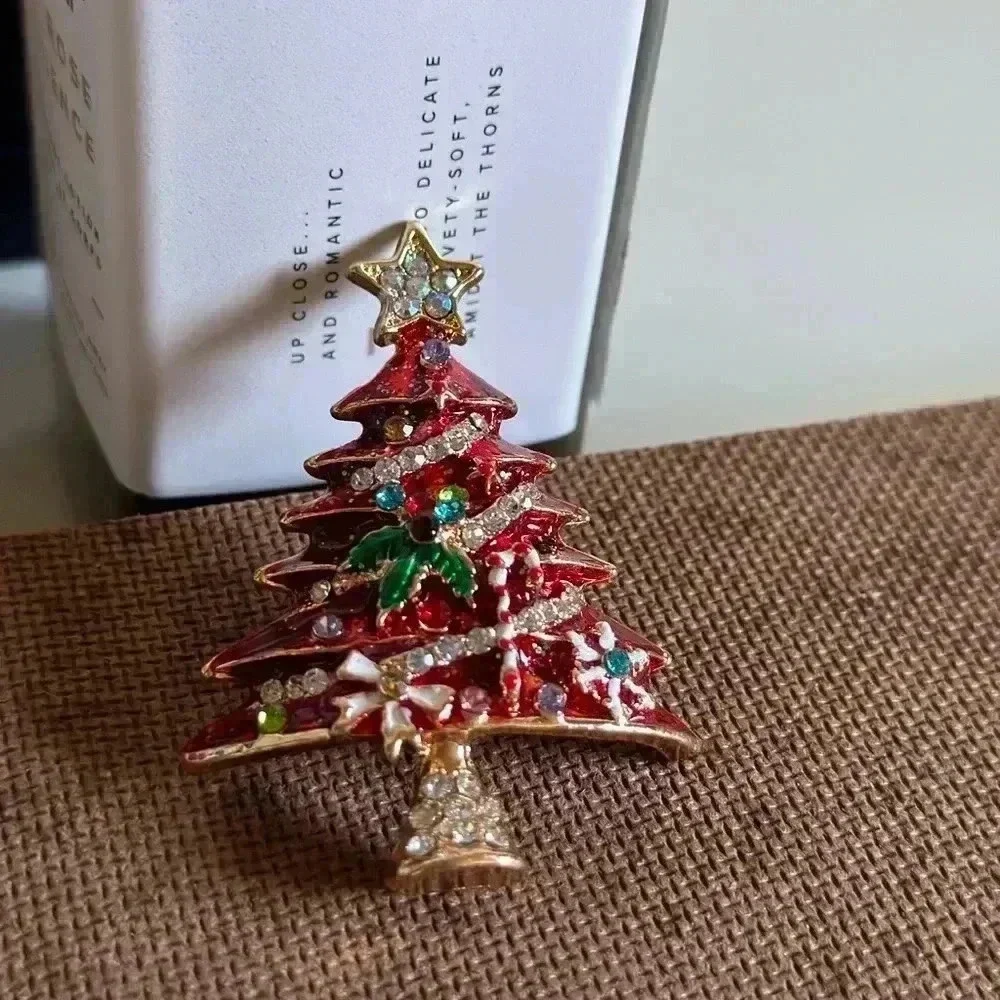 Red Christmas Tree Brooch - Picture 1 of 9